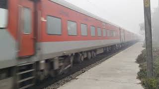 12487 SEEMANCHAL EXPRESS going towards ANVT in dense fog [upl. by Yemac479]